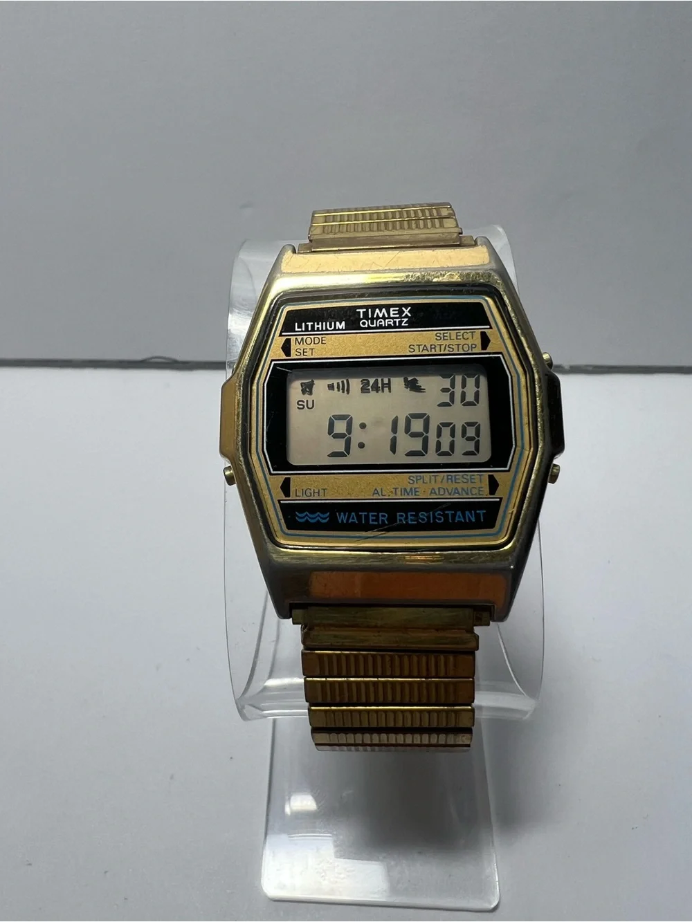 (623)VintageTimex Gold-Tone Digital Quartz Watch with Stretch Bracelet